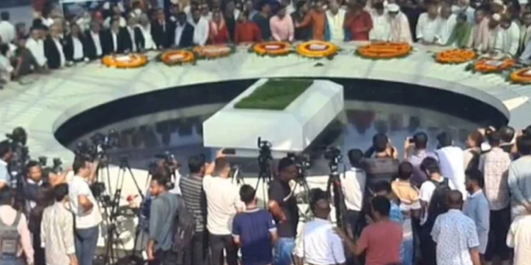 শহীদ জিয়ার মাজারে শ্রদ্ধা জানাতে নেতাকর্মীদের ঢল