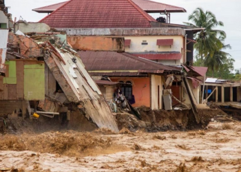 ভয়াবহ বন্যায় ইন্দোনেশিয়া ও থাইল্যান্ডে নিহতের সংখ্যা ছাড়াল ৩০০