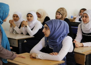 স্কুলছাত্রীদের জন্য হিজাব নিষিদ্ধ করল অস্ট্রিয়া