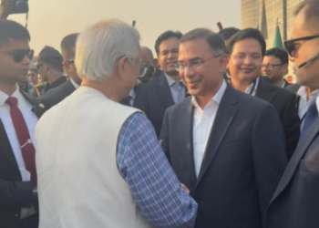 প্রধানমন্ত্রী তারেক রহমানের সঙ্গে ড. ইউনূসের শুভেচ্ছা বিনিময়