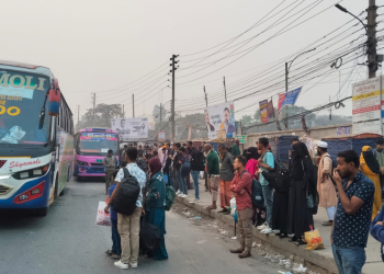 ভোটের আগে শিল্পাঞ্চল ছাড়ছেন হাজার হাজার পোশাক শ্রমিক