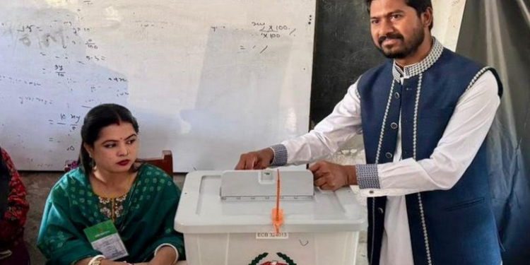 জীবনের প্রথম ভোট দিলেন নুরুল হক নুর