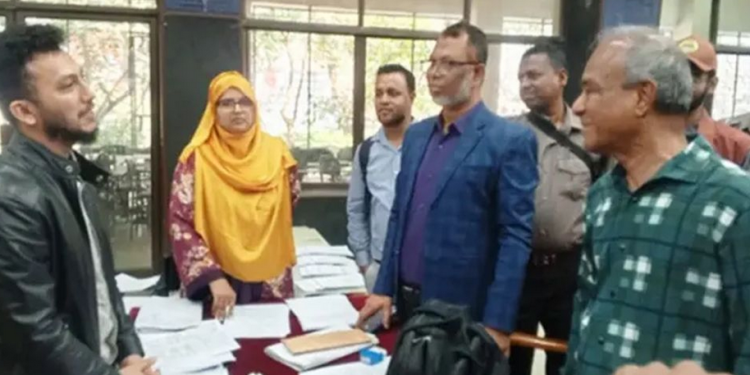 জীবনের প্রথম ভোট দিলেন নুরুল হক নুর