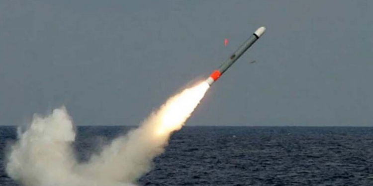 জামিন পেয়ে আদালত প্রাঙ্গনে নোবেলের গান পরিবেশন