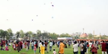 খুলনা বিশ্ববিদ্যালয়ে রংবেরঙের ঘুড়ি উৎসব