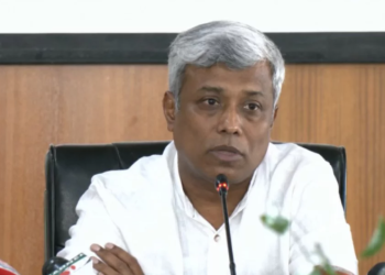 খামেনির শোকযাত্রায় লাখো মানুষের ঢল